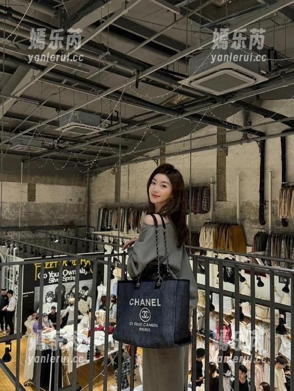 UGirls尤果网 - 沈诺馨裸足写真作品集:细腻展现生命的婉约与灵动 - 嫣乐芮